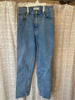Abercrombie & Fitch High-Rise Straight Leg Jeans in Light Blue Wash